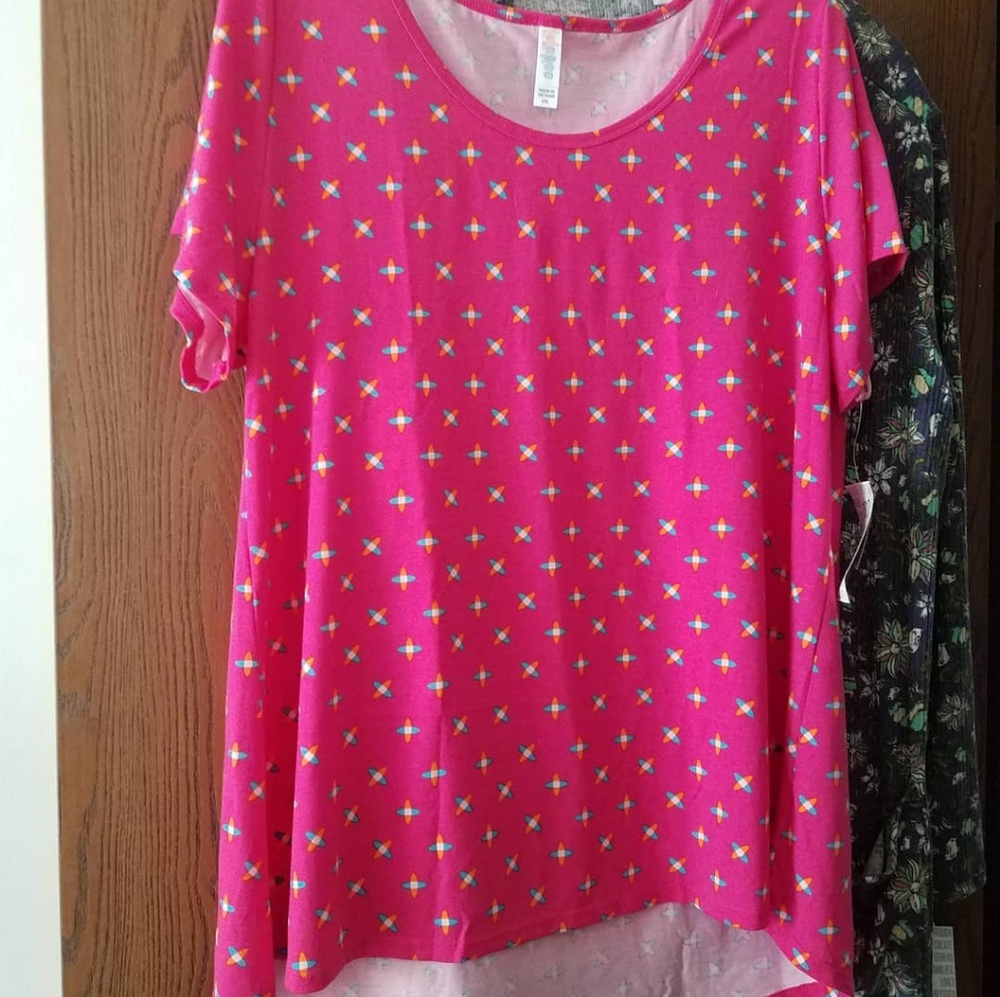 BNWT Lularoe Classic T in sz 2xl
